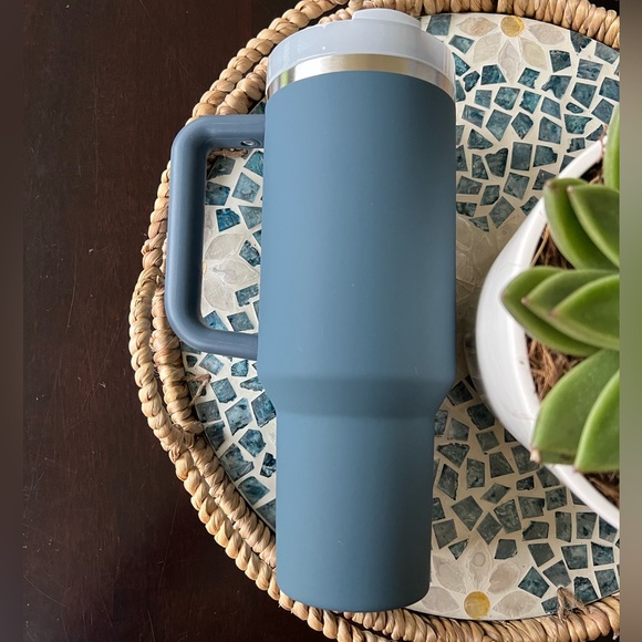 Stanley STORMY SEAS the QUENCHER H2.0 FLOWSTATE TUMBLER (SOFT MATTE) | 40 oz - Picture 3 of 4